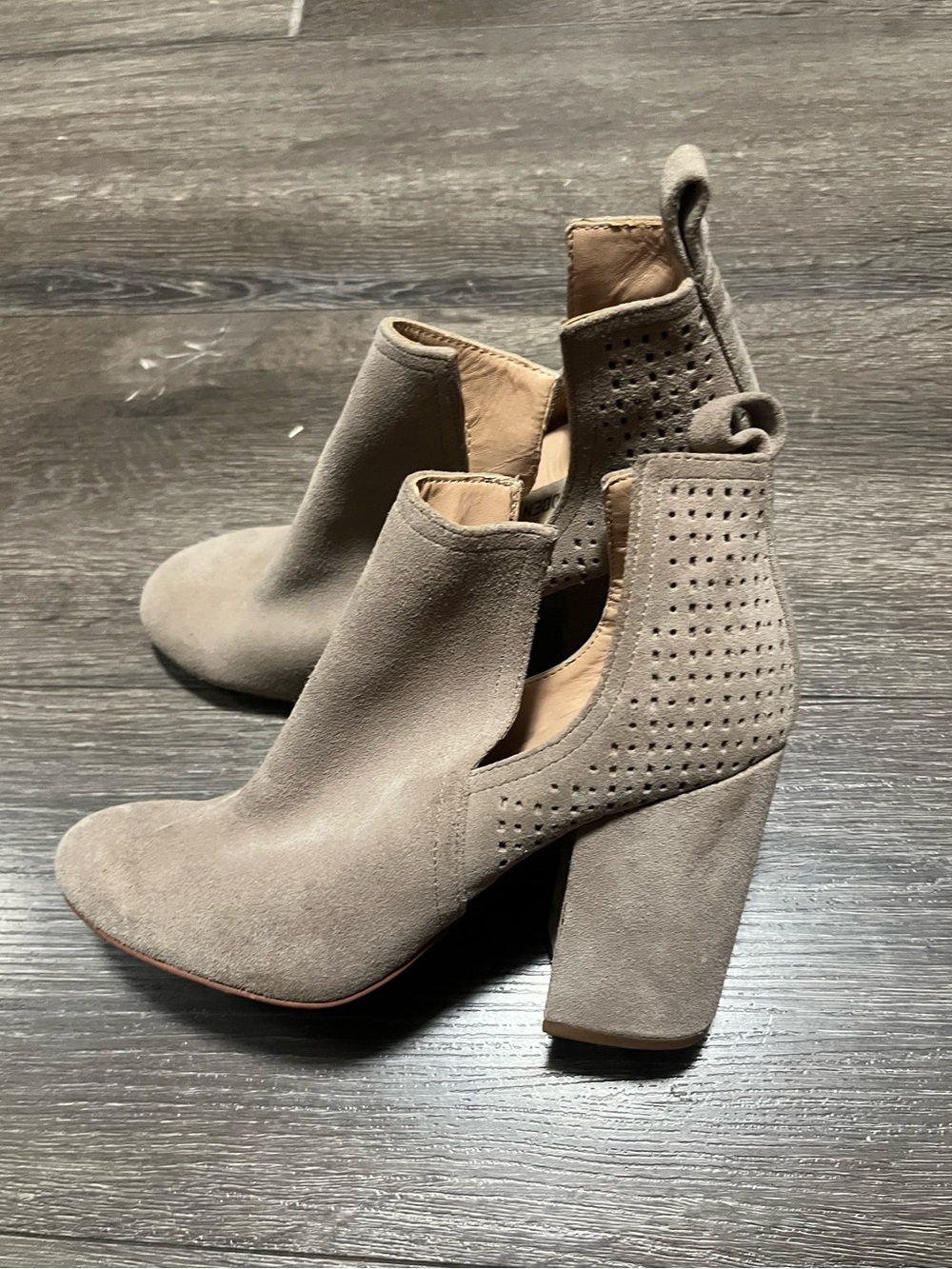 Steve Madden nomad Taupe Suede Cutout Block Heel Booties 7.5